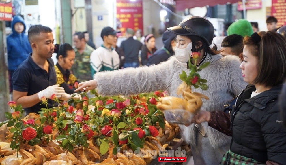 Sắm Tết ở “chợ nhà giàu” Hà Nội