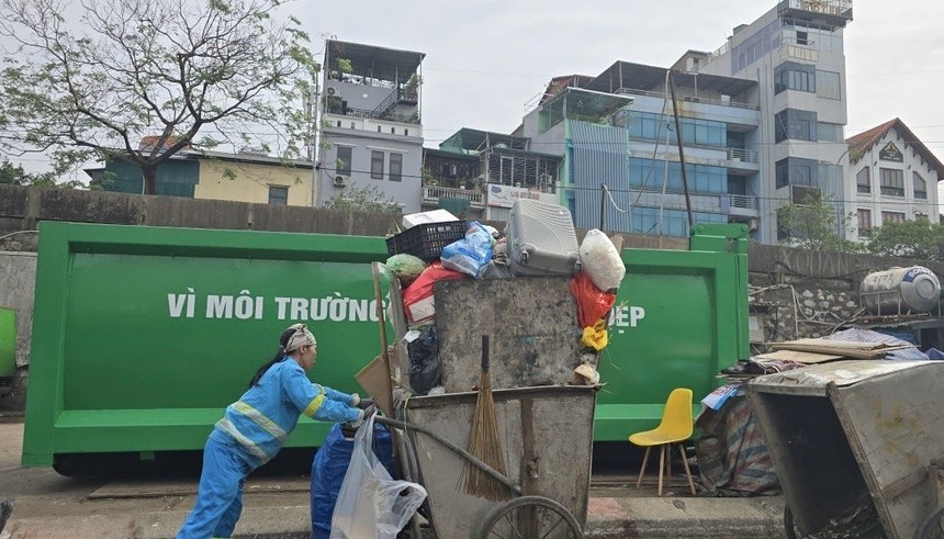 Những “chiến binh thầm lặng” giữ phố phường sạch đẹp đón Tết