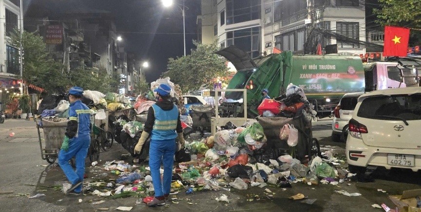 Những “chiến binh thầm lặng” giữ phố phường sạch đẹp đón Tết