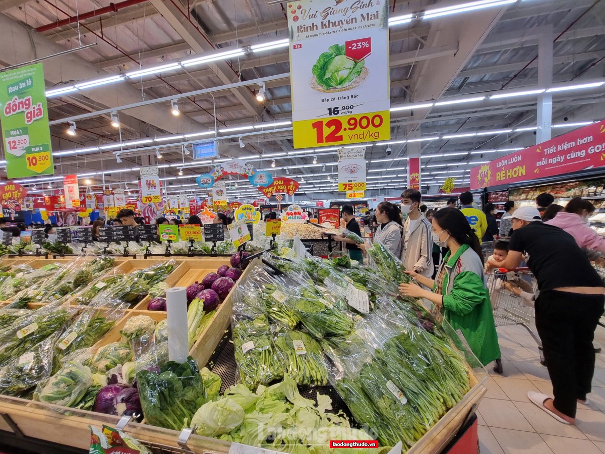 Bảo đảm nguồn cung hàng hóa thiết yếu, bình ổn thị trường mùa mưa bão