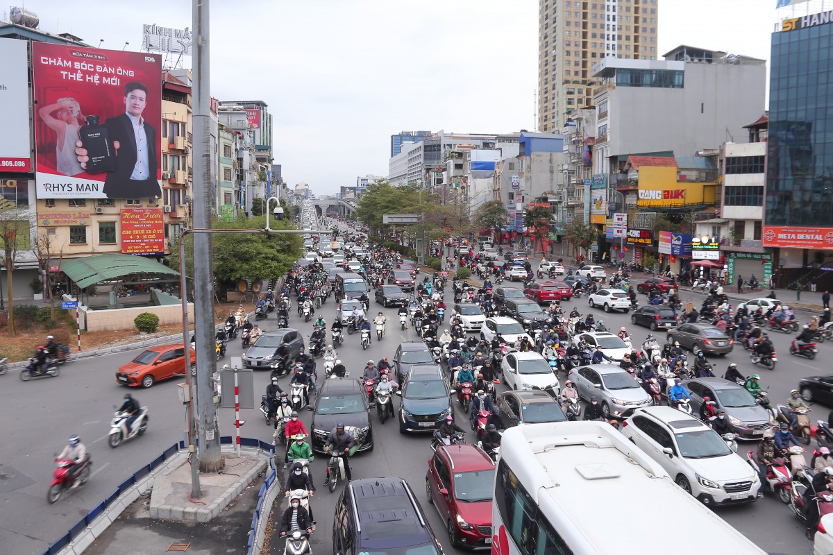 Giao thông Thủ đô không ùn tắc ngày đầu đi làm sau Tết