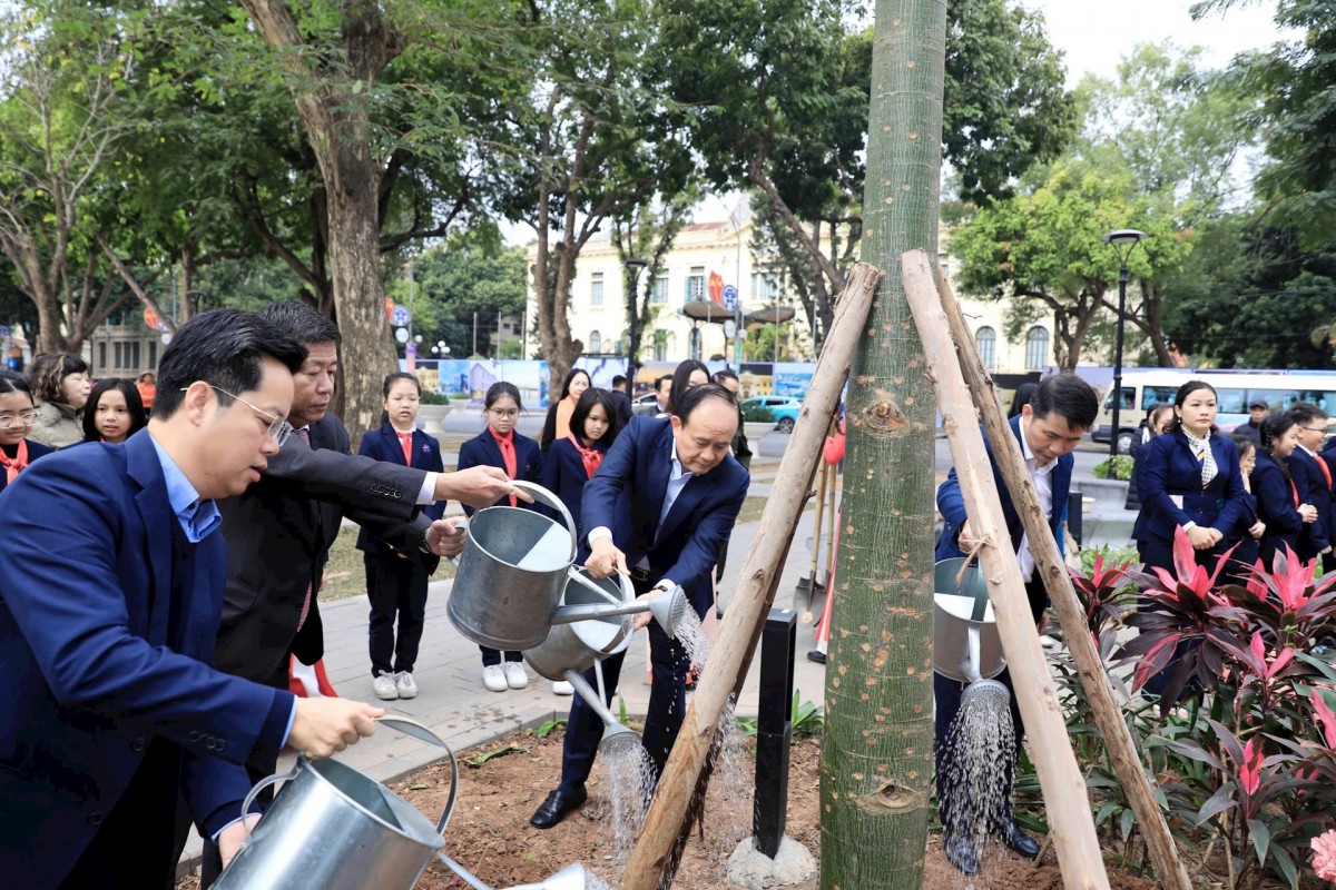 Quận Hoàn Kiếm phát động Tết trồng cây Xuân Ất Tỵ 2025