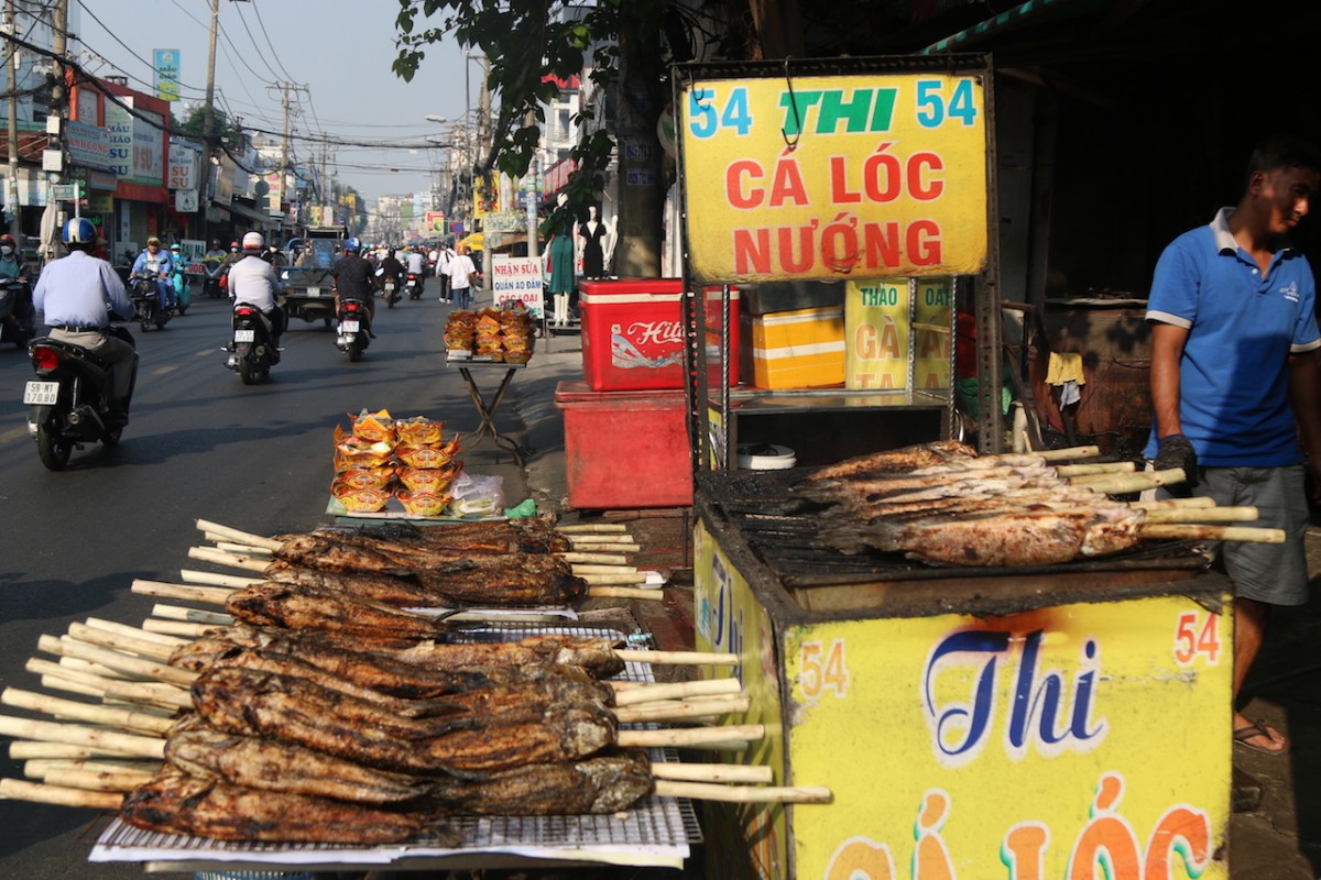 TP.HCM: Nhộn nhịp “phố cá nướng” ngày vía Thần Tài