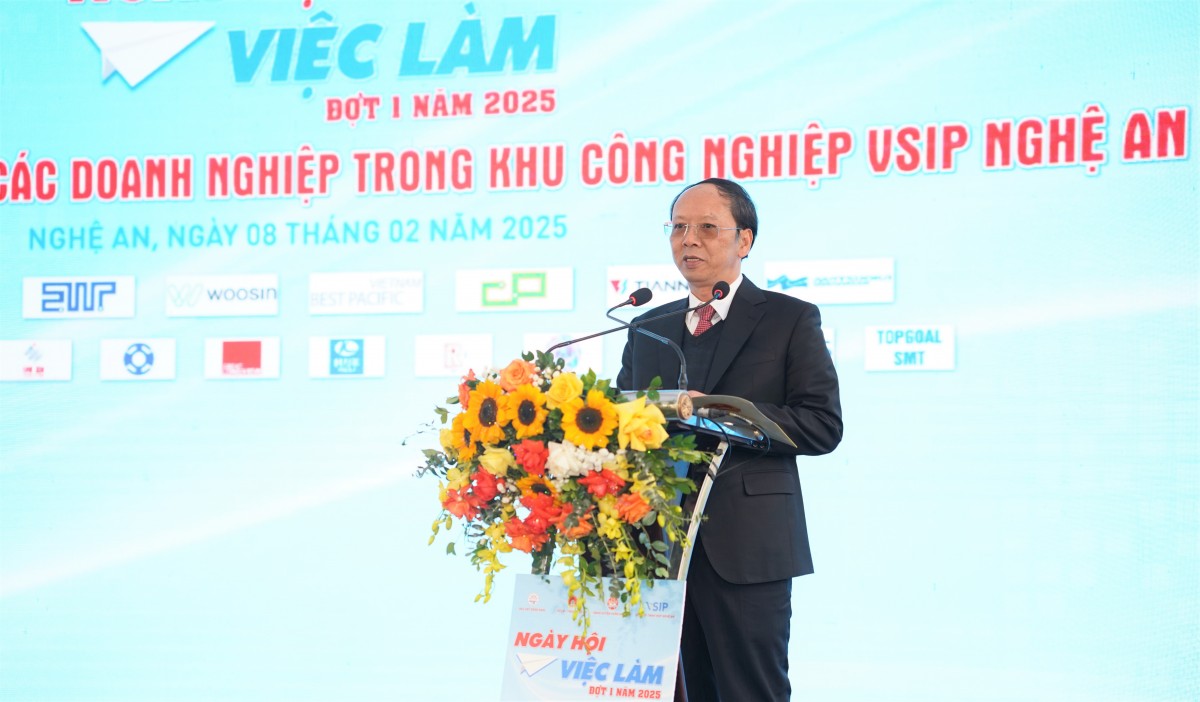 2000 người lao động đến tìm hiểu cơ hội việc làm đợt 1 năm 2025 tại VSIP Nghệ An