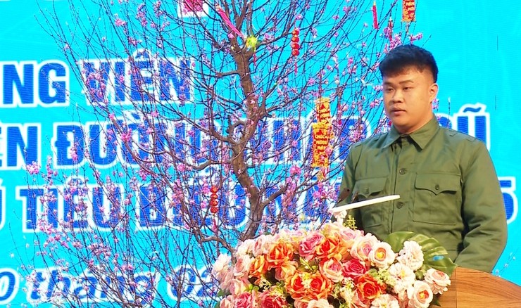 Huyện Ứng Hòa: Nhiều thanh niên hăng hái viết đơn tình nguyện lên đường nhập ngũ