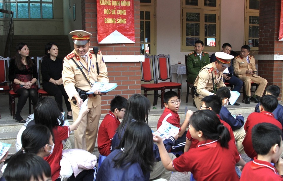 Nâng cao văn hóa giao thông, đảm bảo an toàn cho học sinh