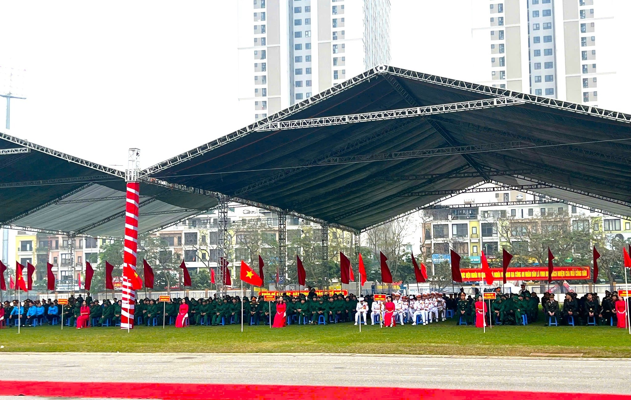 Sáng nay (13/2), gần 4.000 thanh niên Thủ đô nô nức lên đường nhập ngũ