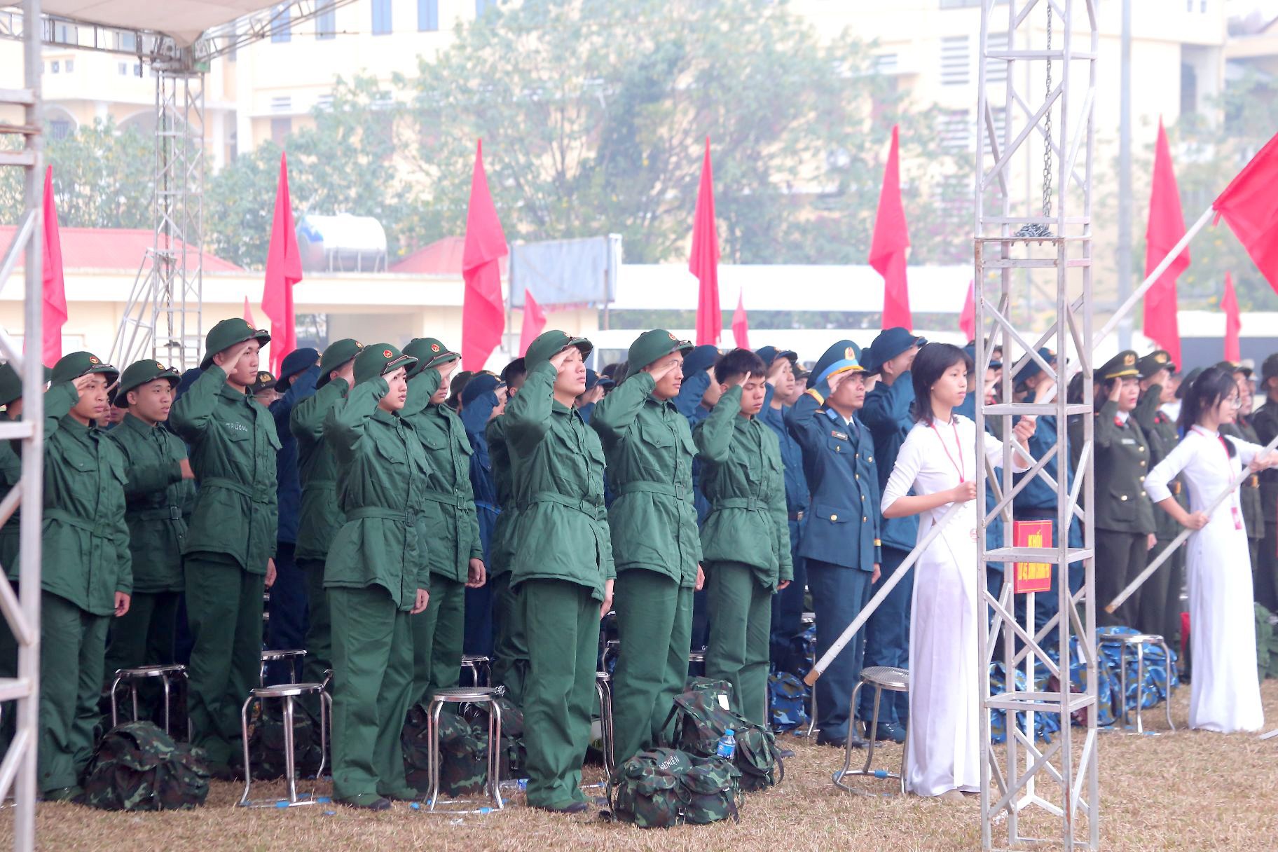 Sáng nay (13/2), gần 4.000 thanh niên Thủ đô nô nức lên đường nhập ngũ