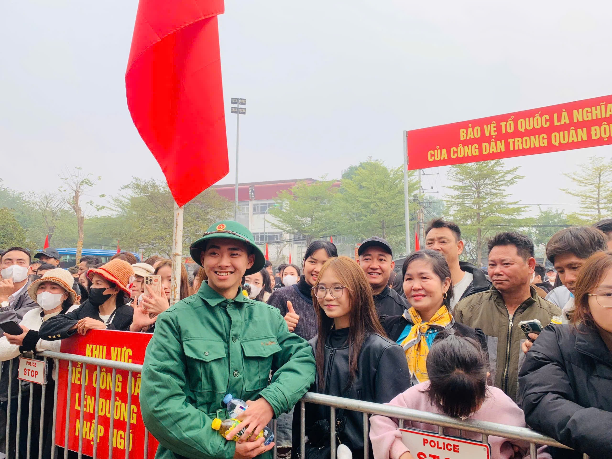 Sáng nay (13/2), gần 4.000 thanh niên Thủ đô nô nức lên đường nhập ngũ