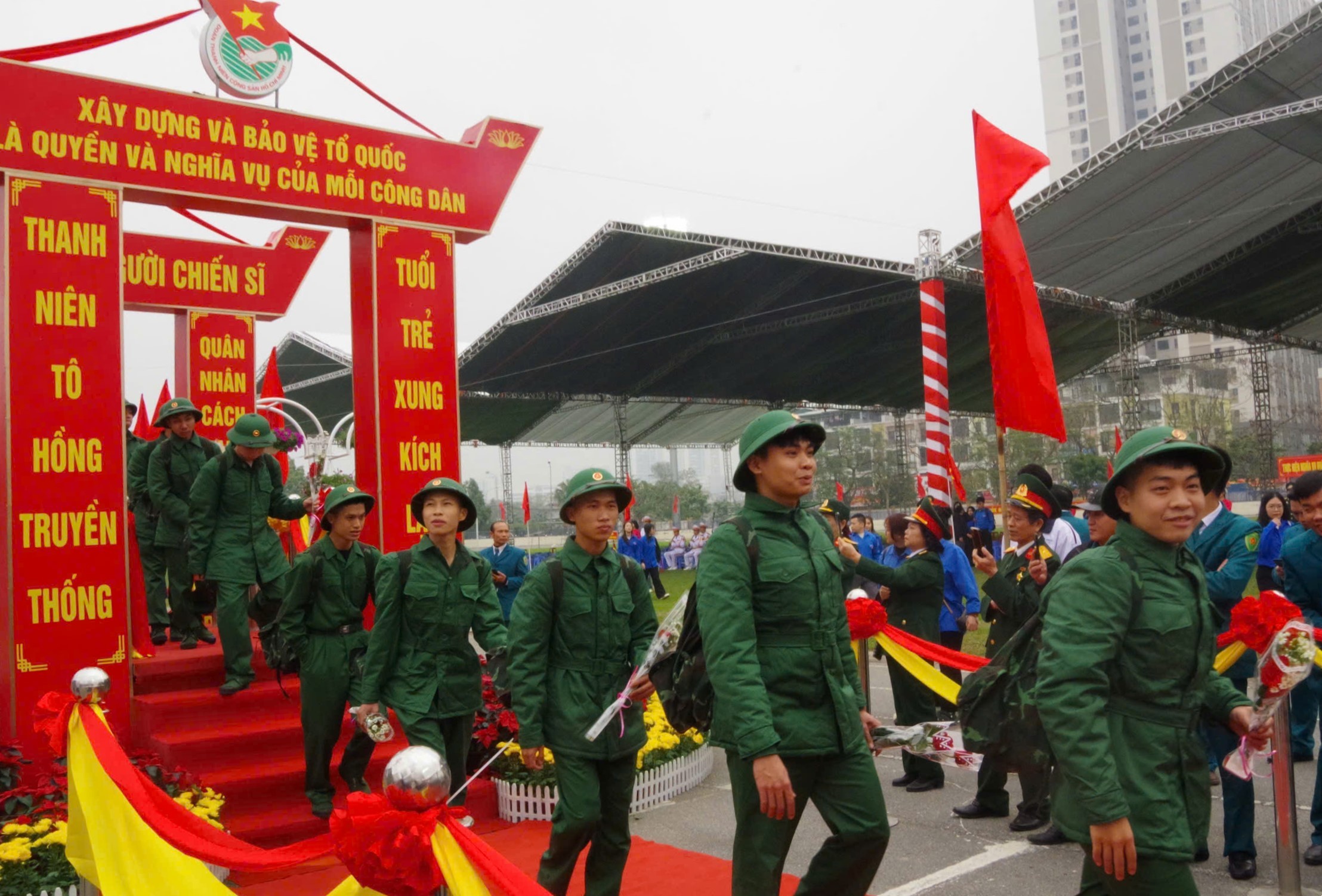 Khát vọng cống hiến, đảng viên trẻ tình nguyện lên đường nhập ngũ