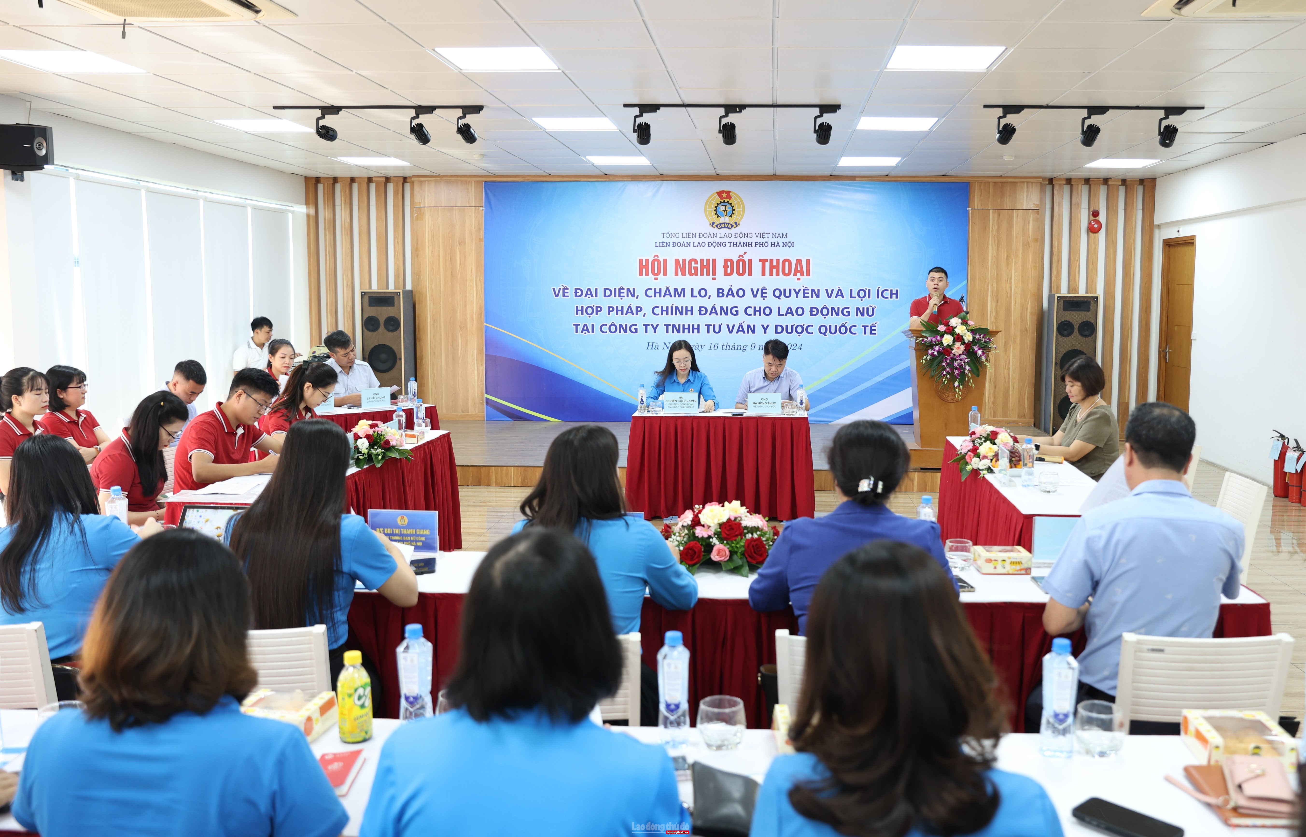 Tổ chức thành công hoạt động đối thoại điểm bảo vệ quyền lợi cho lao động nữ