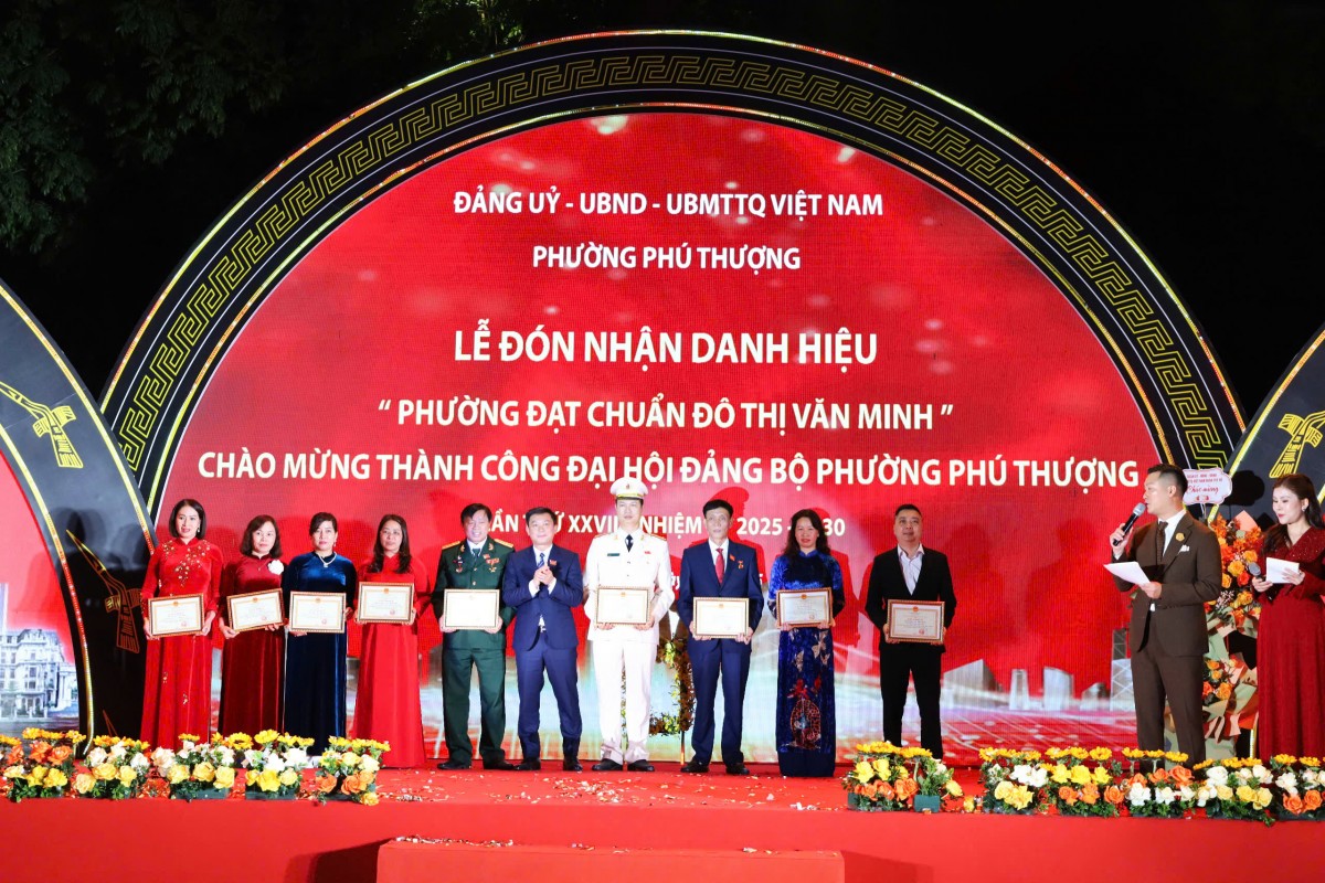 Phường Phú Thượng, quận Tây Hồ nhận danh hiệu “Phường đạt chuẩn đô thị văn minh”