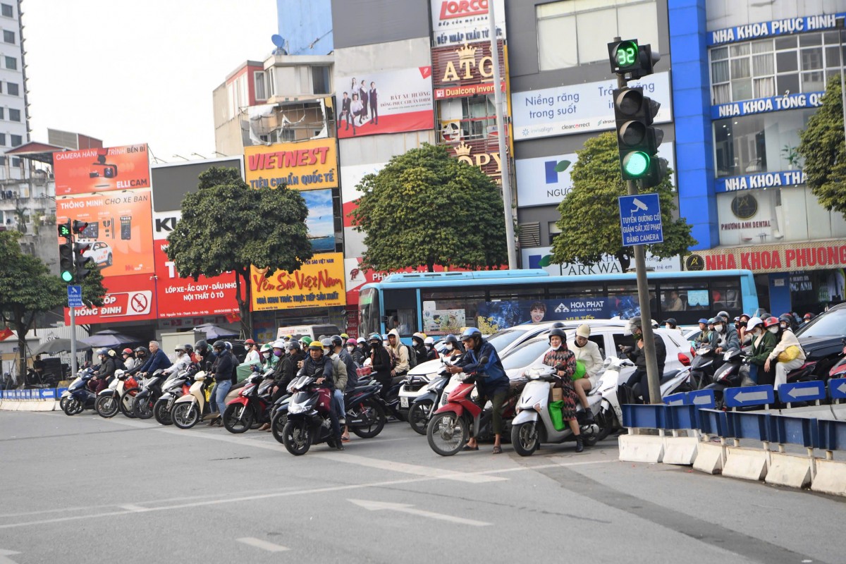 Giải quyết bất cập của hệ thống biển báo, đèn tín hiệu giao thông trước ngày 15/3