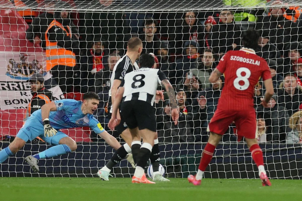 Liverpool giành chiến thắng 2-0, Arsenal bị cầm hòa, khoảng cách vô địch bị nới rộng