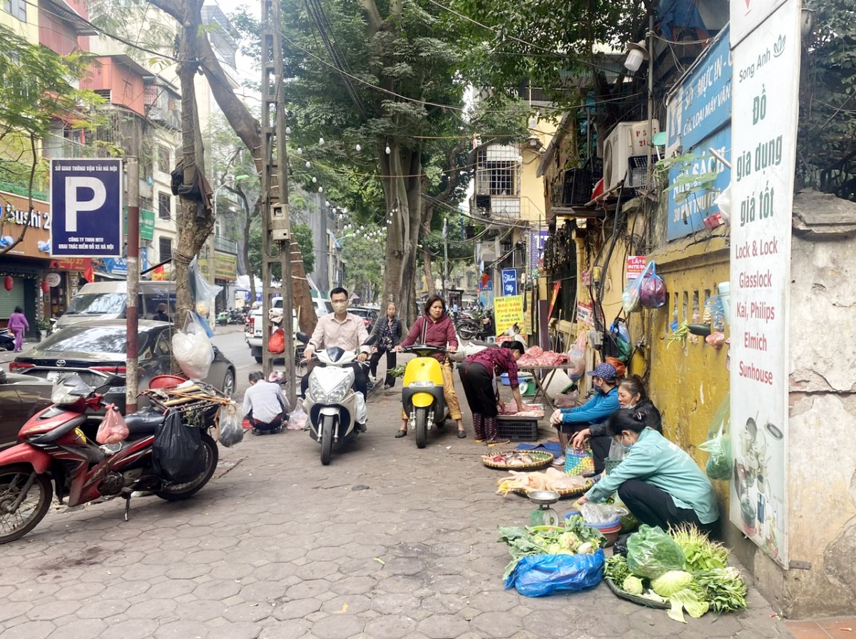 Bài toán khai thác “tài nguyên” vỉa hè: Vừa để thông thoáng, vừa có nguồn thu