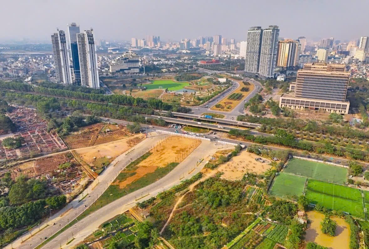 Đường Lê Quang Đạo kéo dài được đánh giá là một trong những nút giao thông đẹp, rộng và thoáng nhất quận Nam Từ Liêm