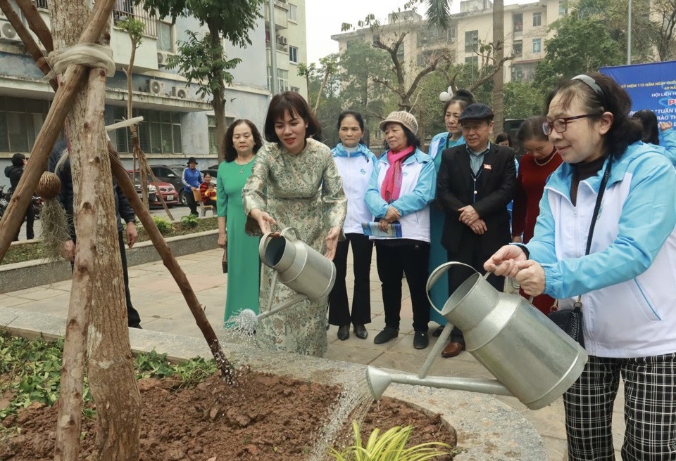 Phụ nữ quận Thanh Xuân phát động thi chào mừng Đại hội Đảng bộ các cấp