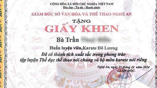 Xác minh việc làm giả giấy khen của giám đốc sở