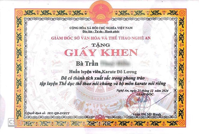 Xác minh việc làm giả giấy khen của giám đốc sở