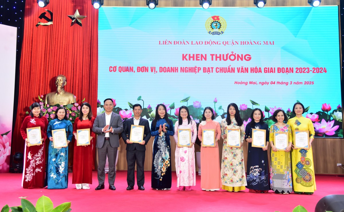 LĐLĐ quận Hoàng Mai: Biểu dương 15 tập thể, 127 cá nhân “Giỏi việc nước, đảm việc nhà”