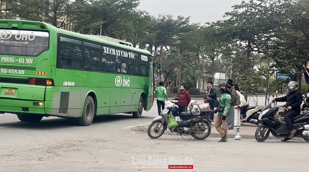 “Bát nháo” xe khách - Kỳ 3: “Bến cóc” bên đường Lê Trọng Tấn