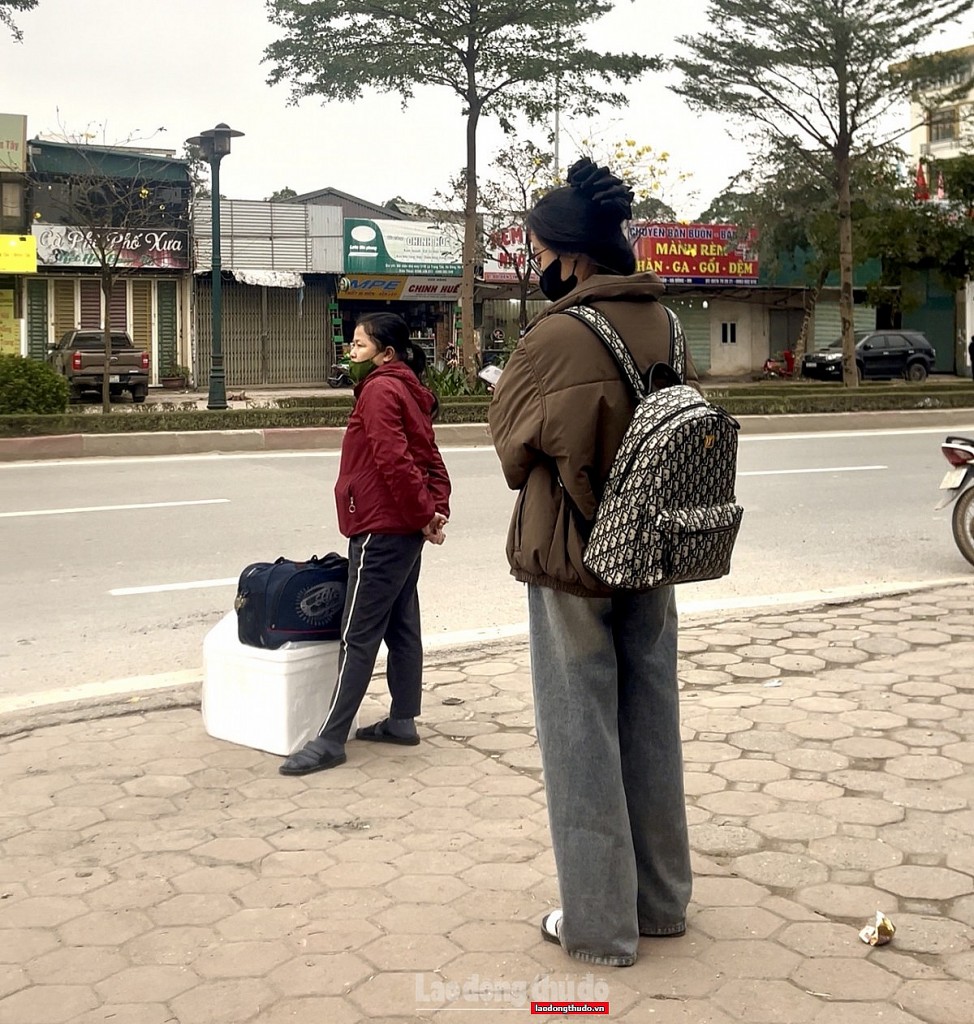 “Bát nháo” xe khách - Kỳ 3: “Bến cóc” bên đường Lê Trọng Tấn