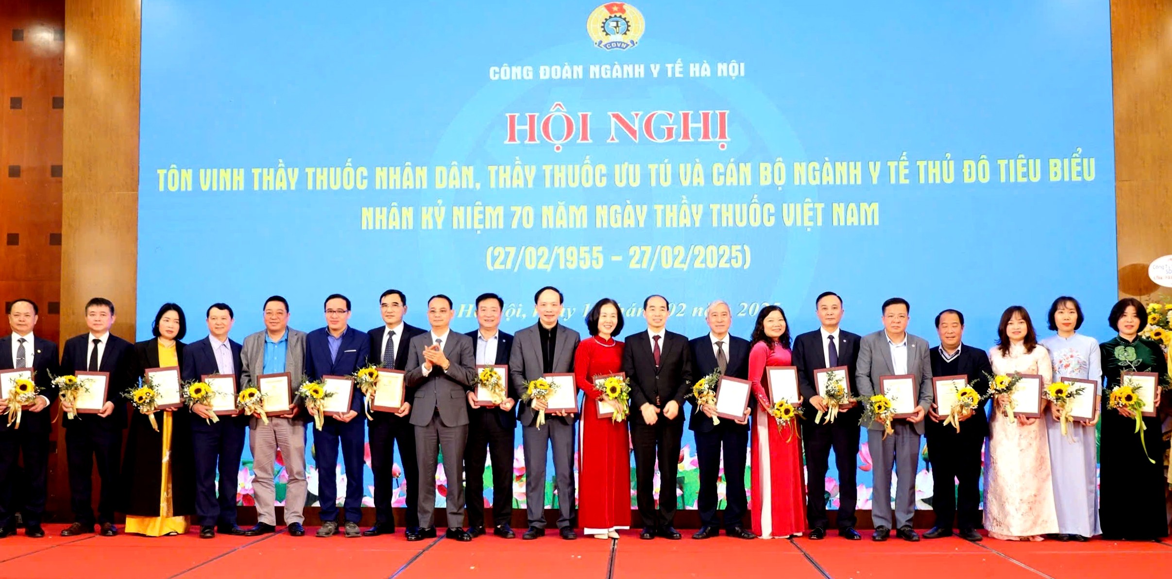 Tận tâm cống hiến vì sức khỏe nhân dân