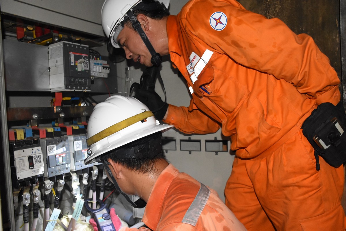 EVNHANOI nỗ lực vận hành đảm bảo cấp điện cao điểm hè 2025 EVN giải thích thế nào về khoản lỗ và sự cần thiết sửa đổi Nghị định 72?