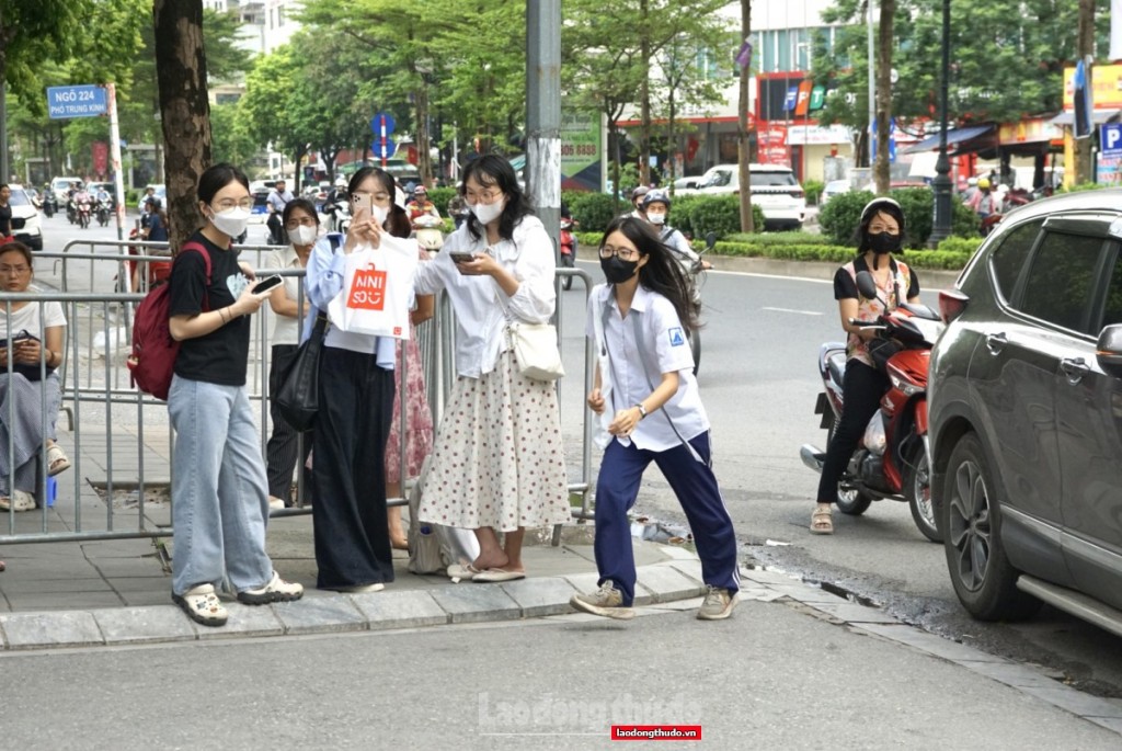 Chùm ảnh: Học sinh Hà Nội bước vào môn thi Ngữ văn