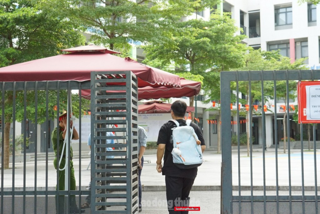 Chùm ảnh: Học sinh Hà Nội bước vào môn thi Ngữ văn