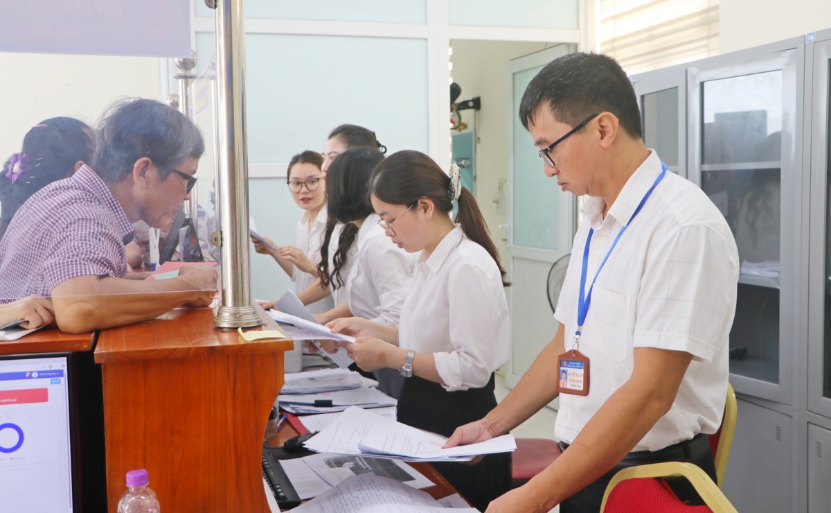 Hơn 10 ngày vận hành mô hình chính quyền 2 cấp ở Hà Nội: Nhiều giải pháp linh hoạt, người dân hài lòng