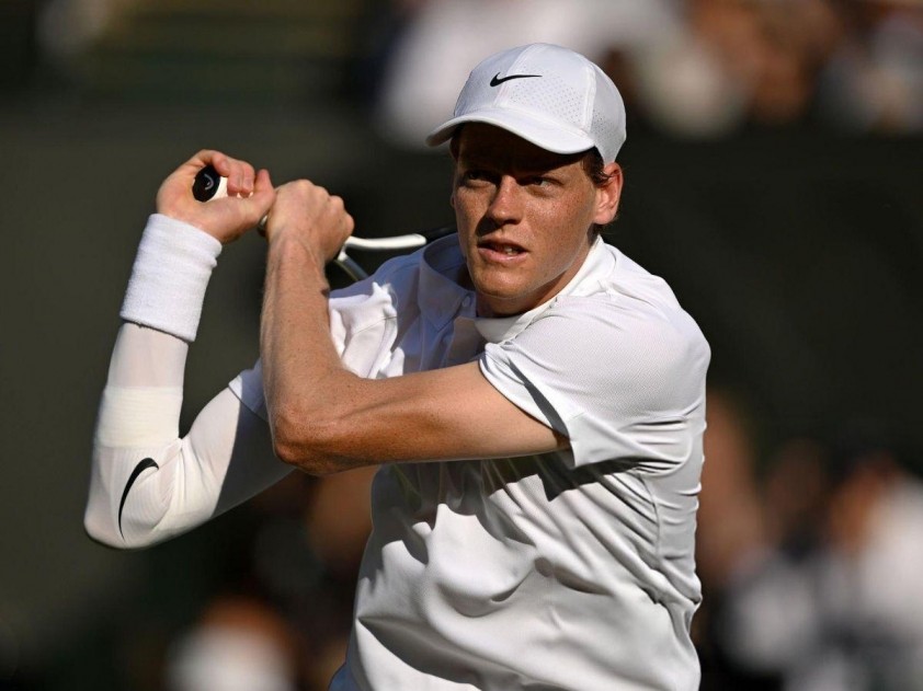 Jannik Sinner đánh bại Djokovic, lần đầu vào chung kết Wimbledon