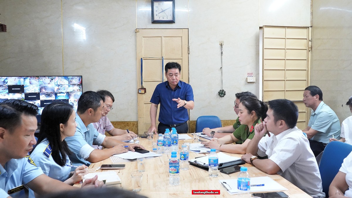 Chấn chỉnh công tác bảo đảm ATVS thực phẩm, vệ sinh môi trường trong và ngoài chợ Phùng Khoang