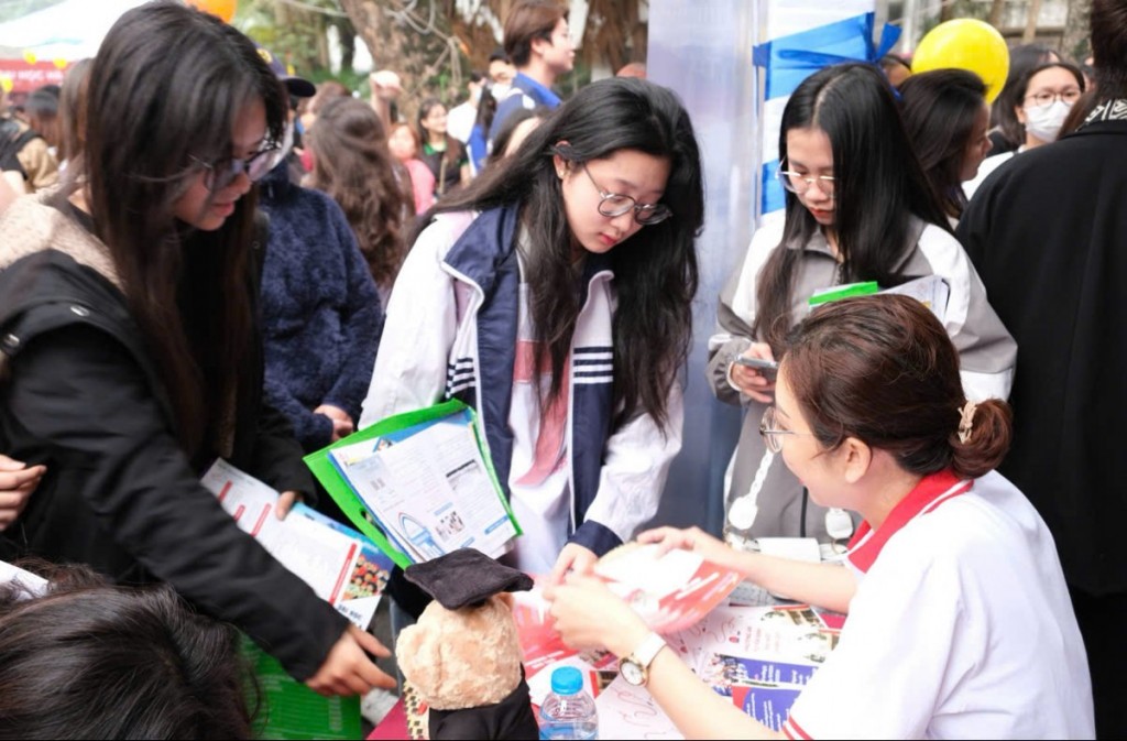 Học sinh trường chuyên sẽ học chương trình nâng cao thống nhất trên toàn quốc từ 15/10