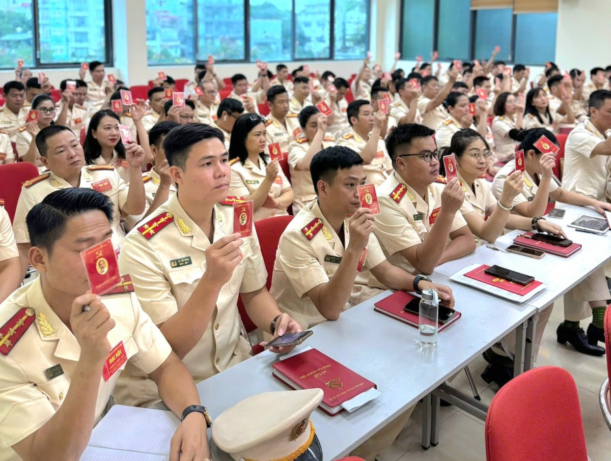 Quyết tâm xây dựng lực lượng Công an vững mạnh, vì nhân dân phục vụ