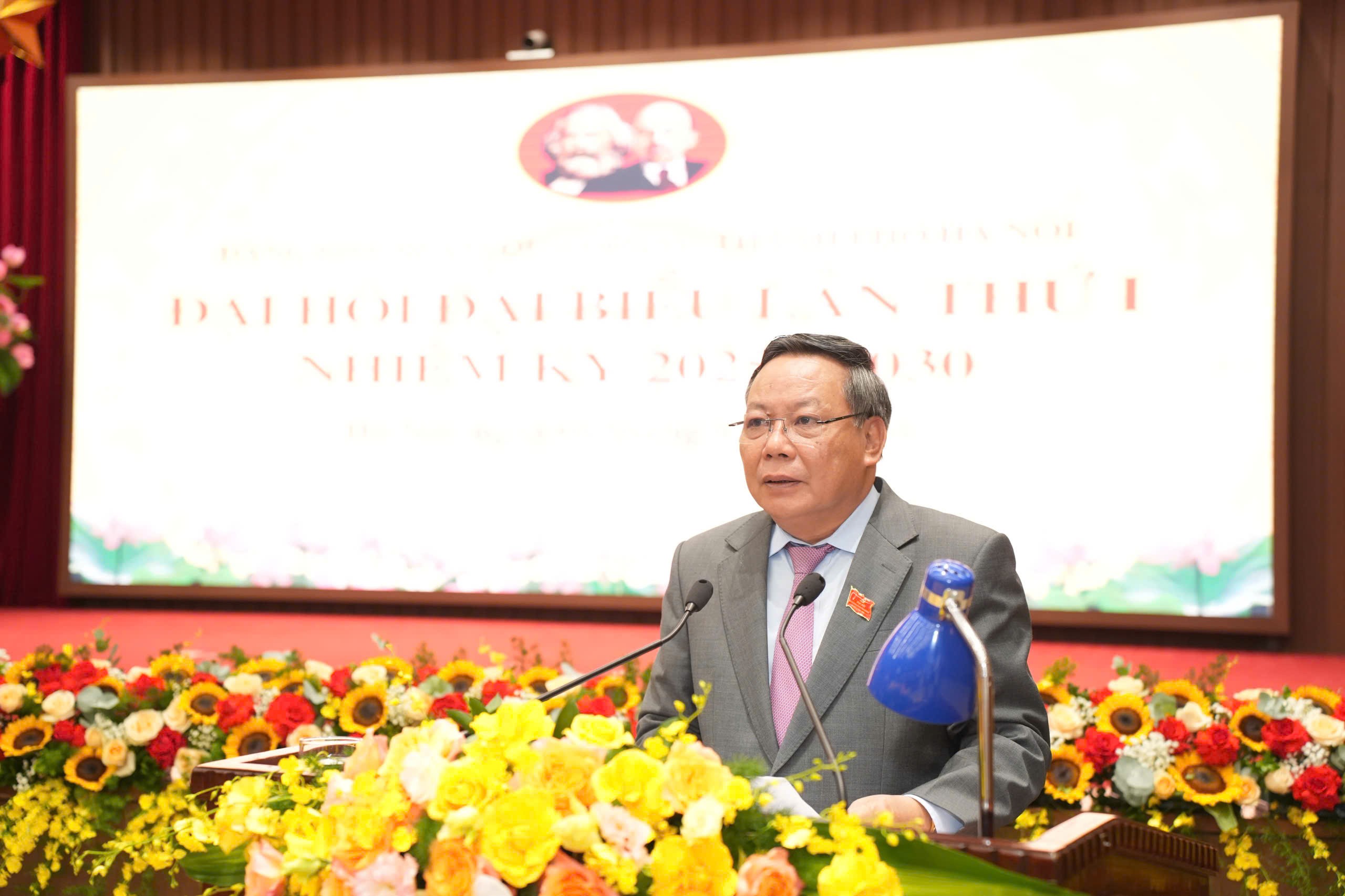 Gương mẫu đi đầu - Khát vọng vươn cao - Tư duy Thủ đô - Hành động Hà Nội