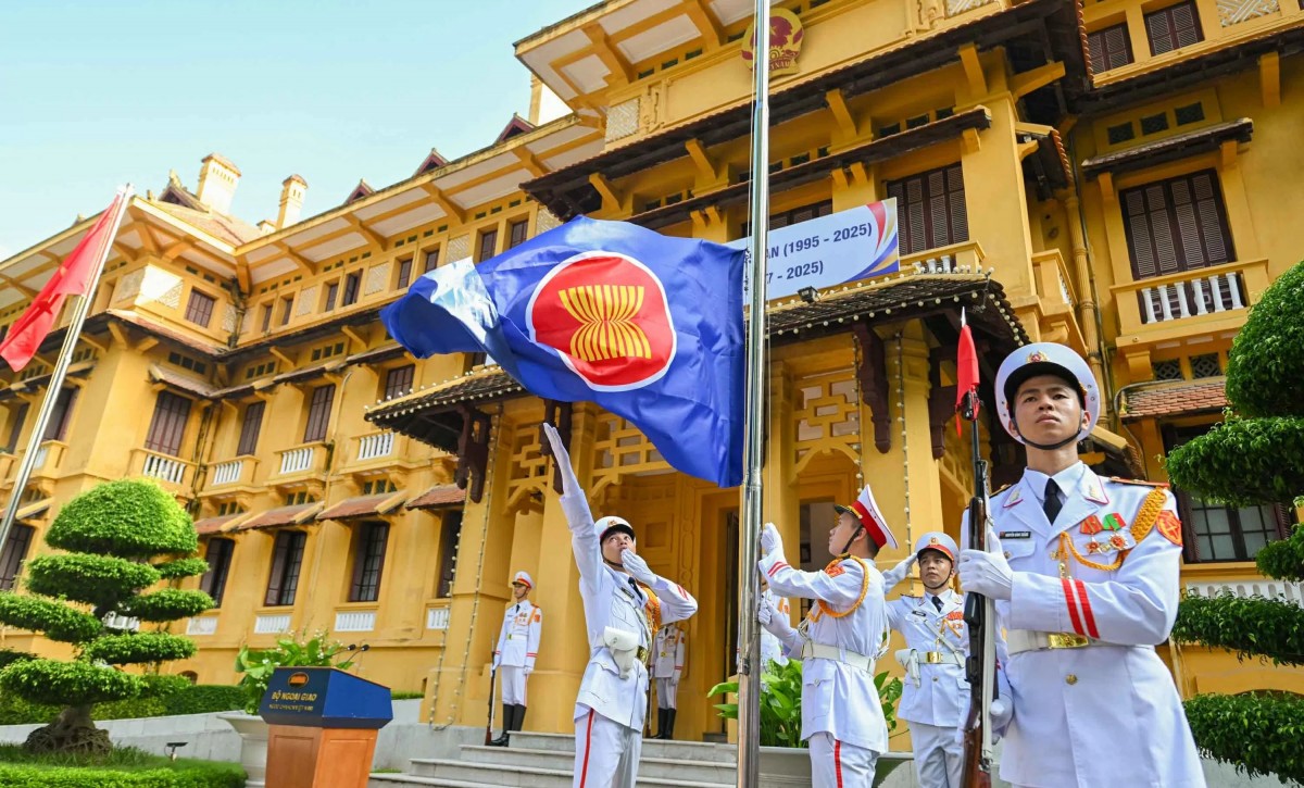 Lễ thượng cờ kỷ niệm 58 năm Ngày thành lập ASEAN.