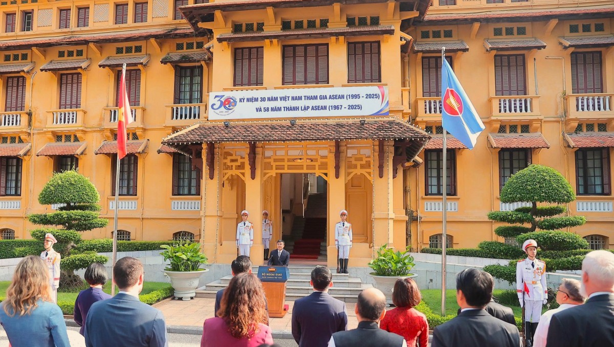 Trang trọng Lễ thượng cờ kỷ niệm 58 năm Ngày thành lập ASEAN