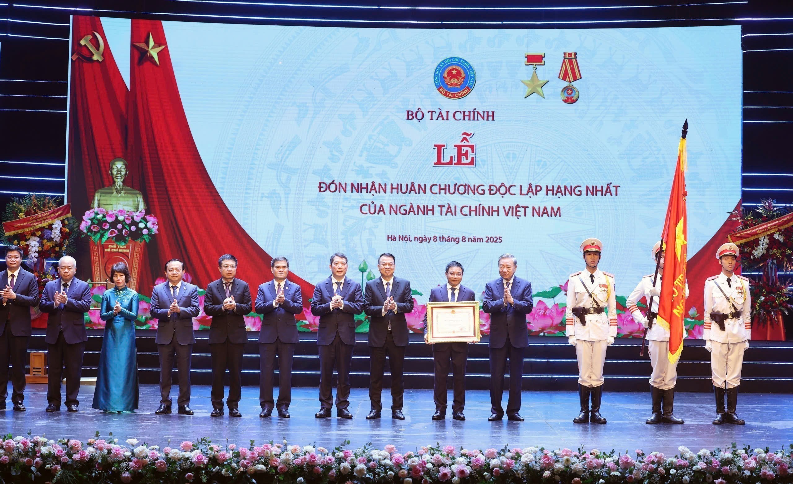 Ngành Tài chính đón nhận Huân chương Độc lập hạng Nhất: Quyết liệt hành động vì mục tiêu đất nước hùng cường