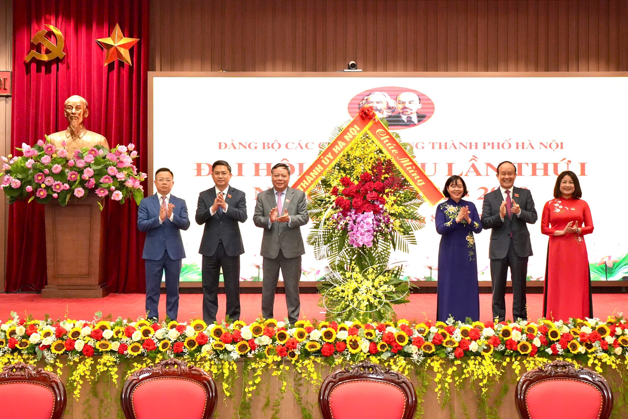 Xứng đáng là Đảng bộ mẫu mực của Đảng bộ thành phố Hà Nội