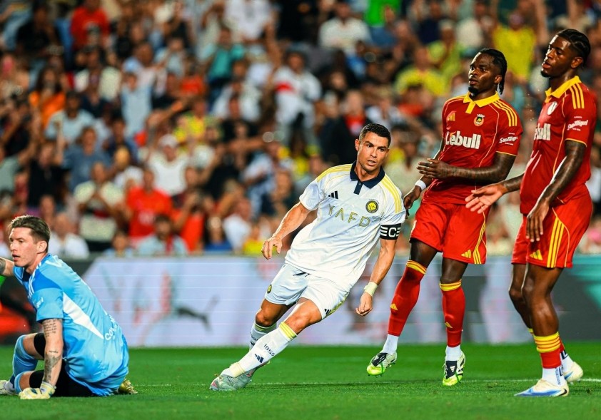 Ronaldo lập hat-trick, Al Nassr thắng đậm Rio Ave 4-0
