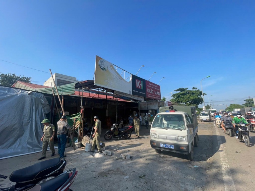 Xóa chợ cóc, chợ tạm trên địa bàn Hà Nội - Kỳ 3: Khó nhưng phải làm Xóa chợ cóc, chợ tạm trên địa bàn Hà Nội - Kỳ 3: Khó nhưng phải làm