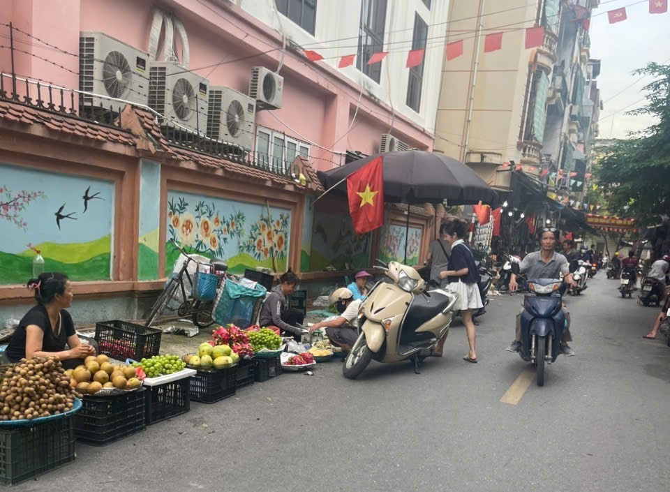 Xoá chợ cóc, chợ tạm trên địa bàn Hà Nội - Kỳ 1: Khi đường phố cũng là chợ