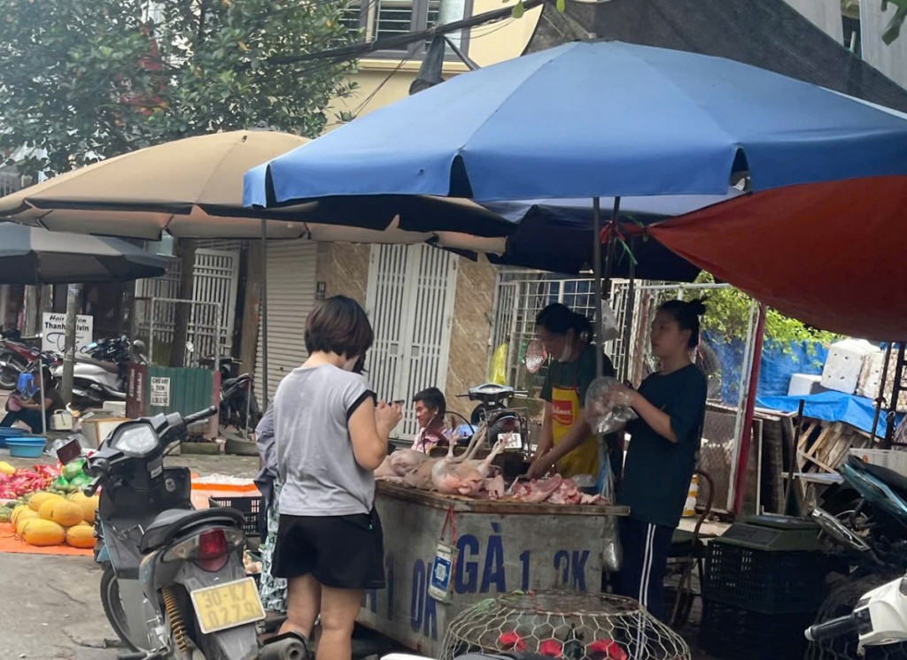 Xoá chợ cóc, chợ tạm trên địa bàn Hà Nội - Kỳ 1: Khi đường phố cũng là chợ