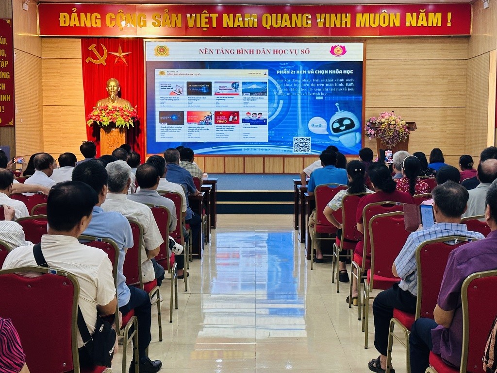 Phường Phương Liệt phát động thi đua 45 ngày đêm ra quân hỗ trợ hoạt động chuyển đổi số Phường Phương Liệt phát động thi đua 45 ngày đêm ra quân hỗ trợ hoạt động chuyển đổi số