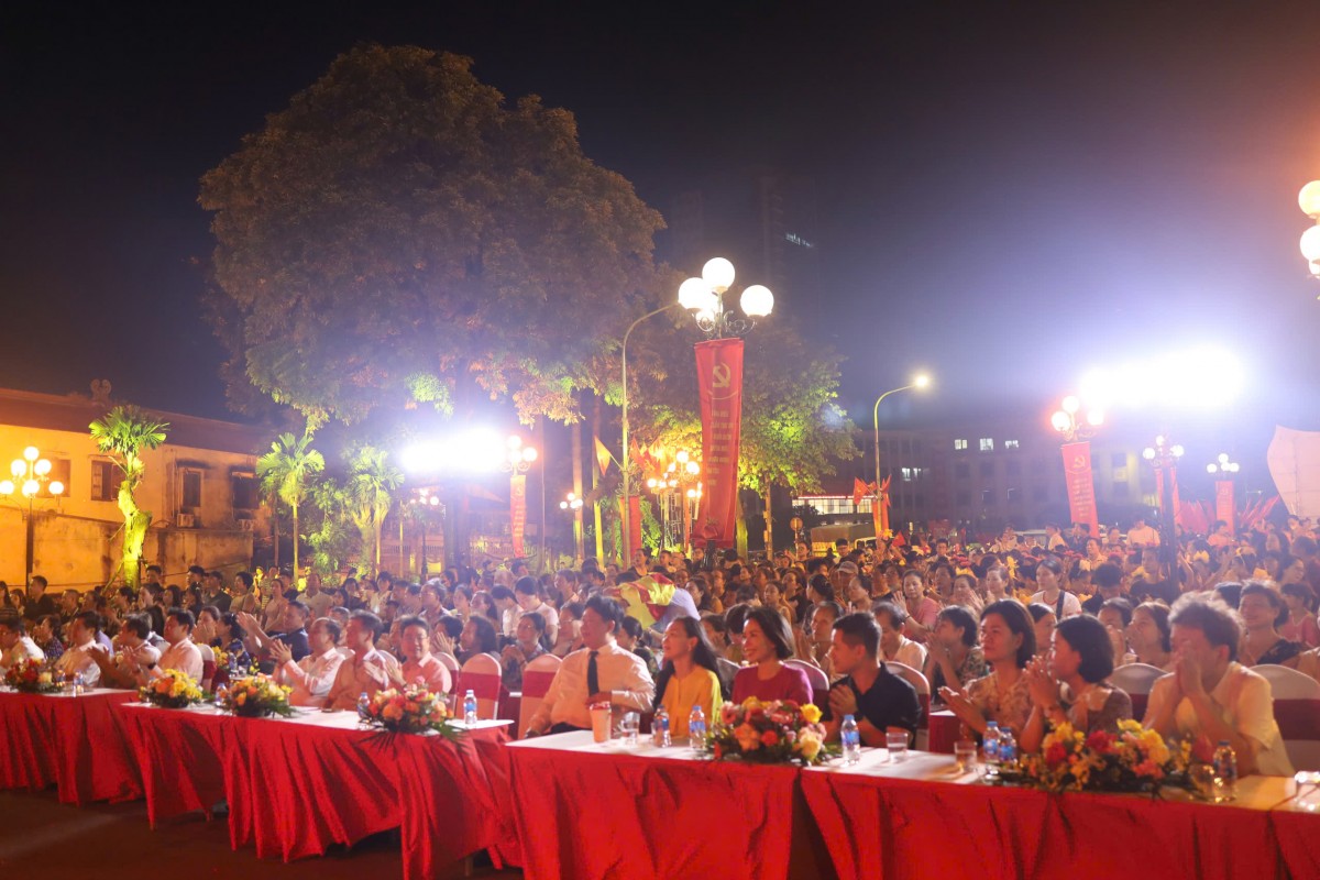 Tây Hồ: Rộn ràng nghệ thuật chào mừng Đại hội Đảng bộ lần thứ Nhất