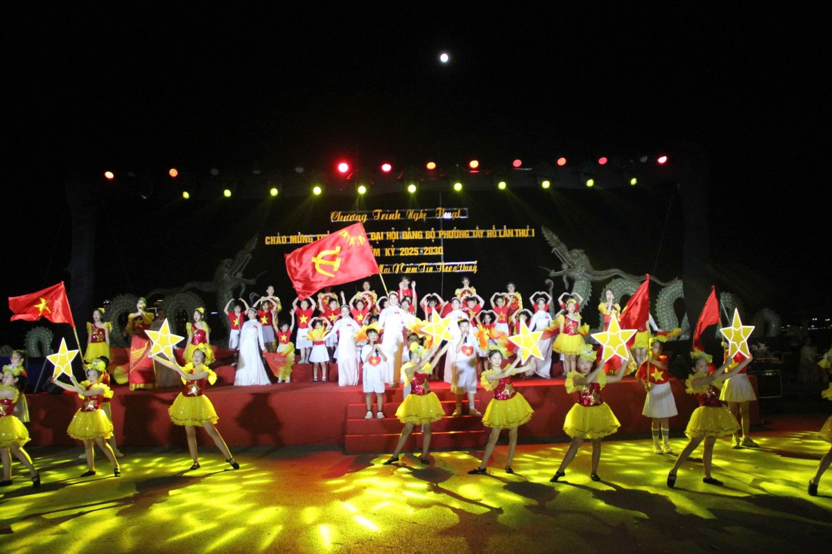 Tây Hồ: Rộn ràng nghệ thuật chào mừng Đại hội Đảng bộ lần thứ Nhất