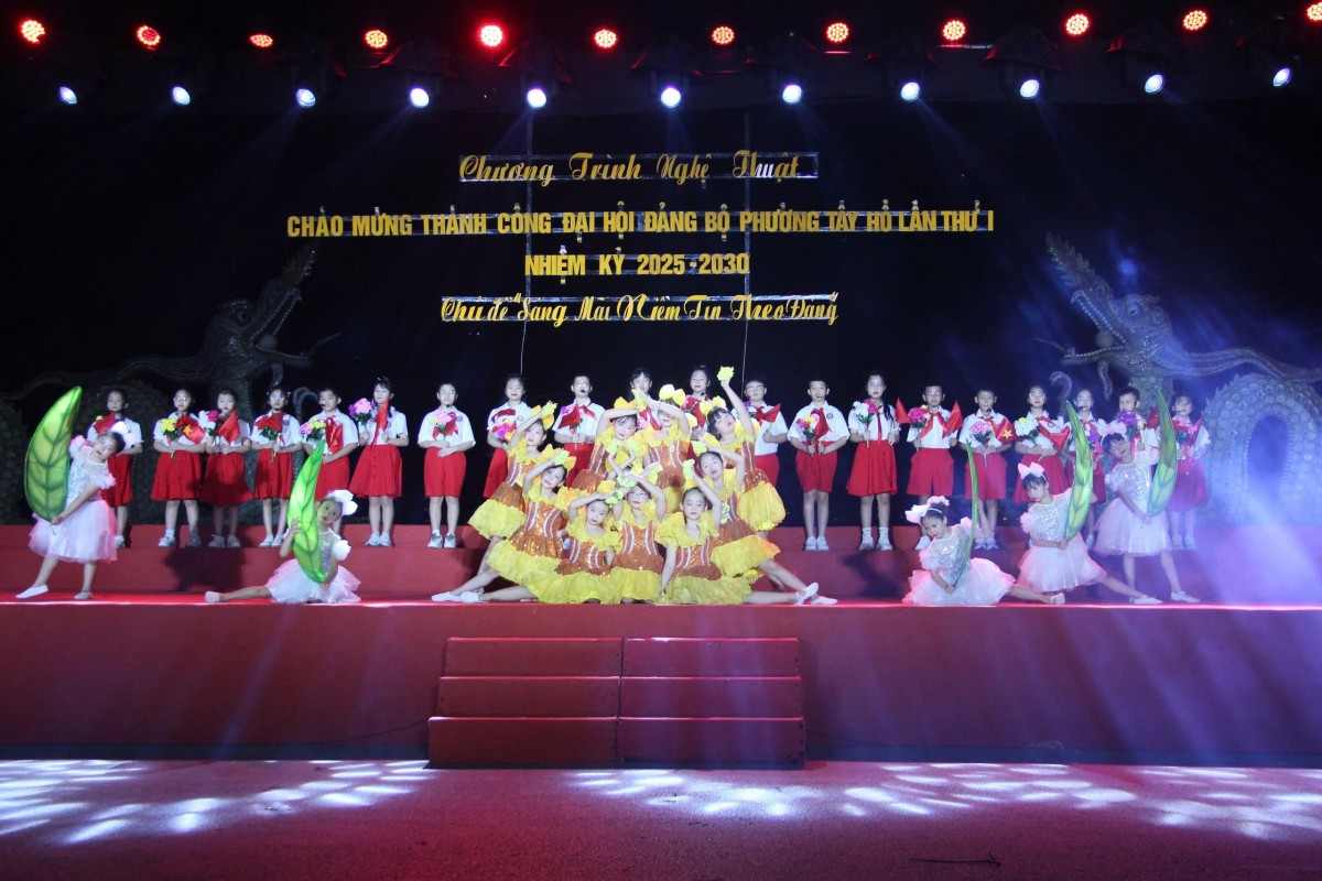 Tây Hồ: Rộn ràng nghệ thuật chào mừng Đại hội Đảng bộ lần thứ Nhất