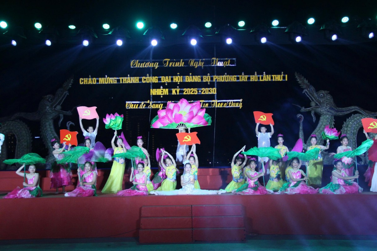 Tây Hồ: Rộn ràng nghệ thuật chào mừng Đại hội Đảng bộ lần thứ Nhất