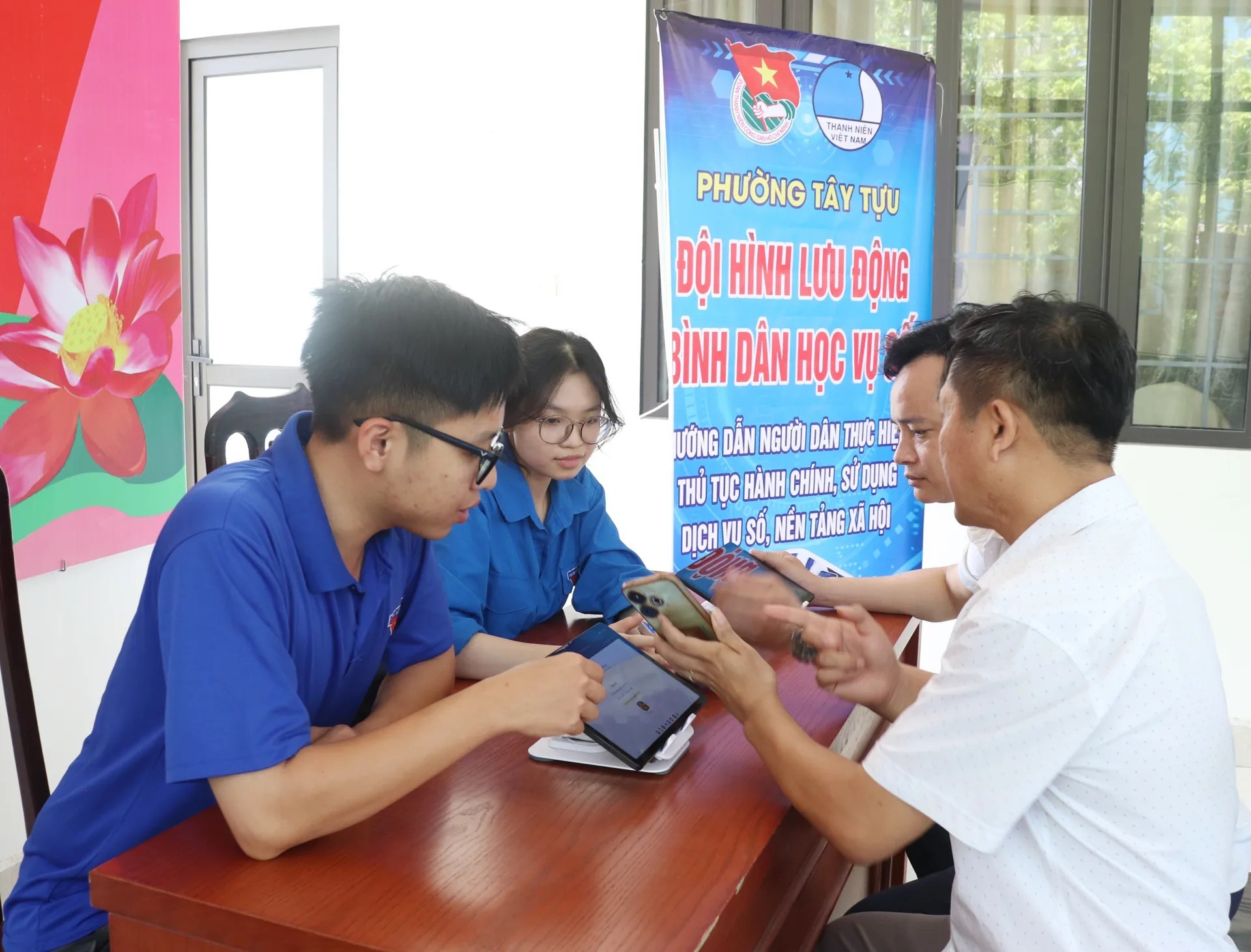 Kỳ 2: Đưa công nghệ số đến gần hơn với từng người dân